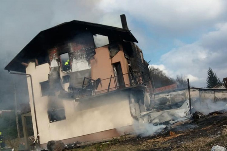 Otvoren žiro-račun za pomoć porodici Bojanić kojoj je izgorjela kuća