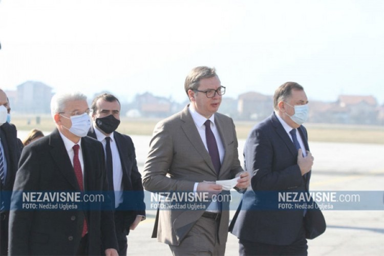 U toku sastanak Vučića sa članovima Predsjedništva BiH