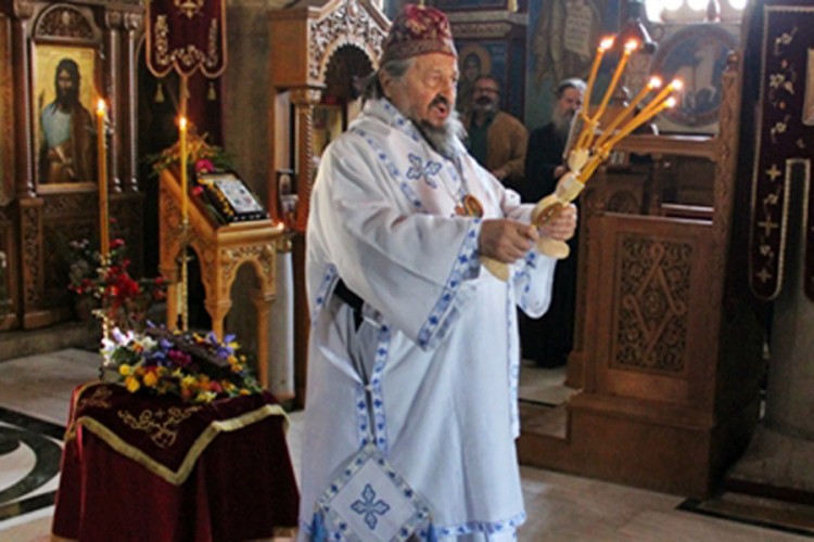 Episkop Atanasije na respiratoru