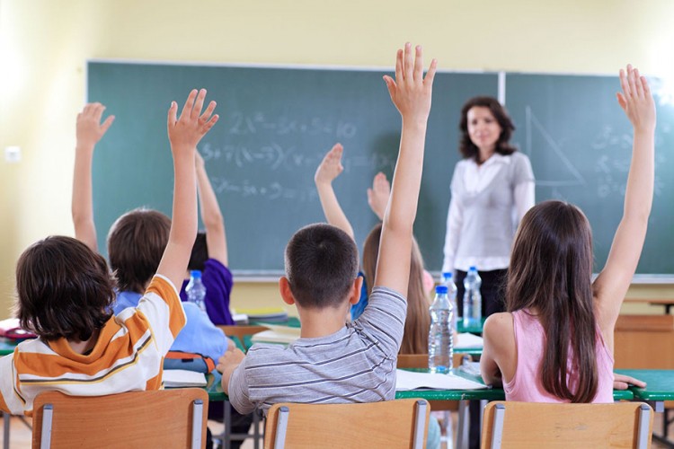 U Crnoj Gori zaražen svaki treći nastavnik, mijenjaju ih studenti