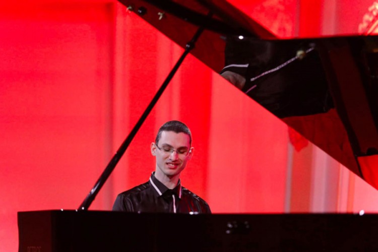 Pijanista Dejan Janković održao koncert u Banskom dvoru