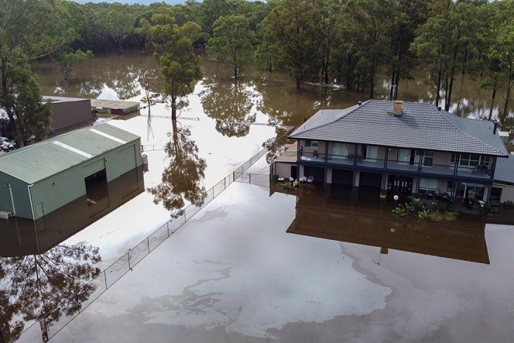 Poplave u Australiji: Voda nosi kuće i puteve, hiljade ljudi evakuisano