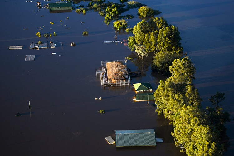 Prva žrtva poplava u Australiji, evakuisano 40.000