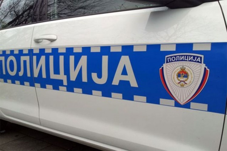 Banjalučanin bejzbol palicom udario sugrađanina i razbio mu auto