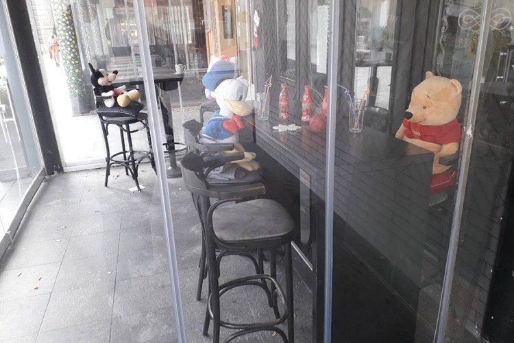 "Plišanci" zamijenili goste u sarajevskom kafiću