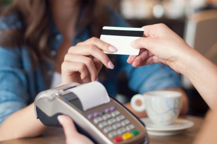 Milenijalci u SAD izbegavaju tradicionalne kreditne kartice