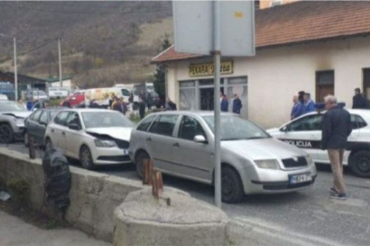 Dvije osobe povrijeđene u sudaru pet auta kod Travnika