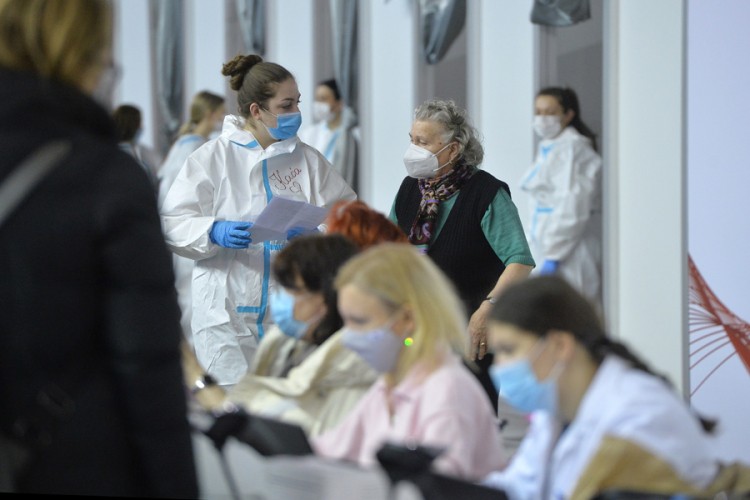 Blumberg pohvalio Srbiju: Hiljade ljudi sa Balkana došle da se vakcinišu