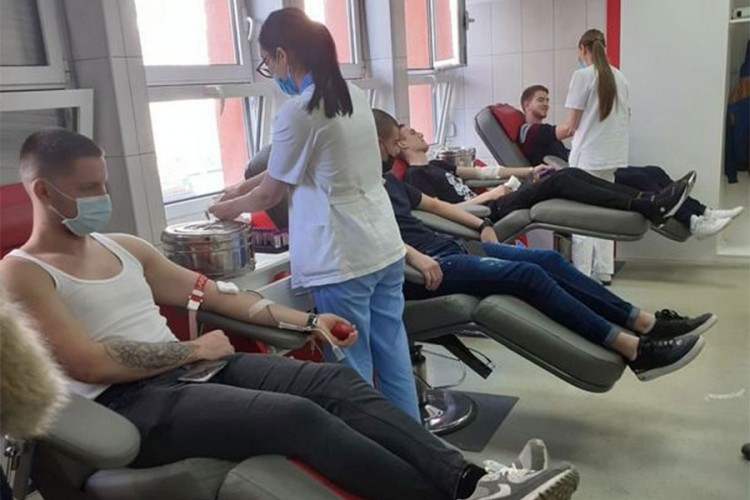 Banjalučki srednjoškolci darivanjem krvi ponovo pokazuju humanost