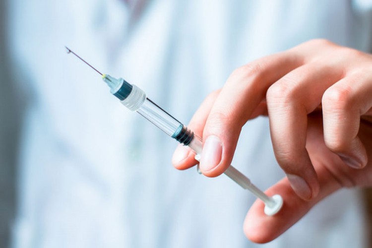Obje doze vakcine primila 63 dobojska medicinara