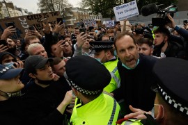 Petr Čeh "predvodi" proteste u Londonu - Čelsi popustio
