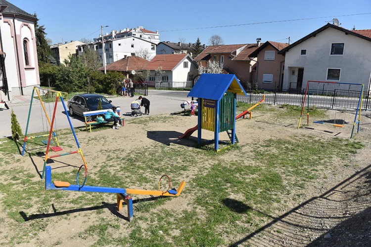 Najmlađi Banjalučani dobili novo igralište u porti crkve od Mozzarta