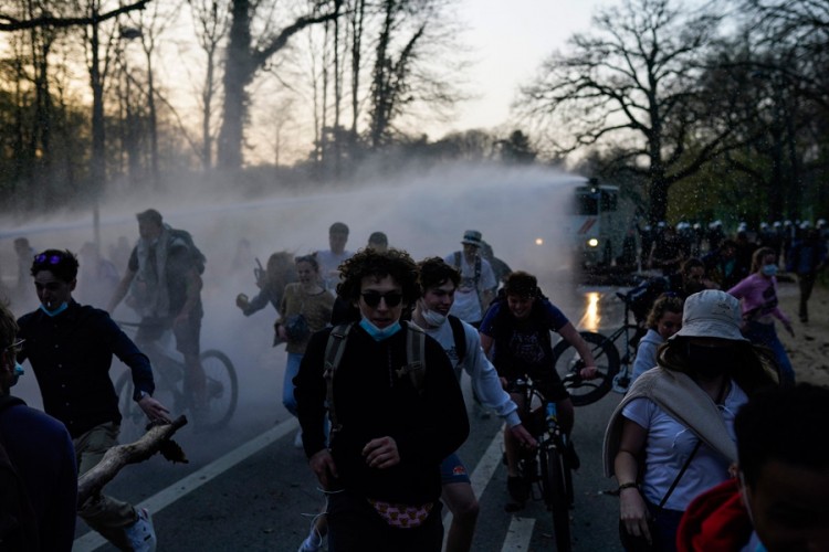 Protesti u Briselu, vodeni topovi i policija na konjima, ima povrijeđenih