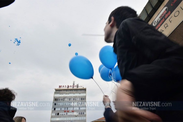 Plavi baloni za osobe sa autizmom