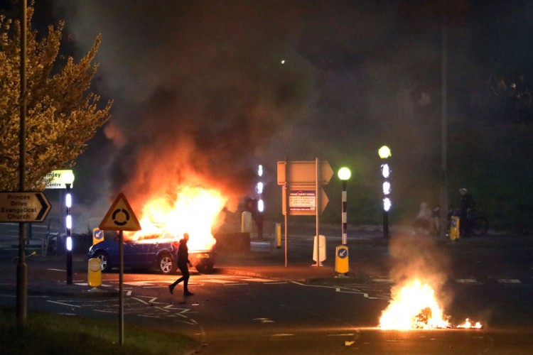 Policija Sjeverne Irske apeluje na smirenost nakon napada