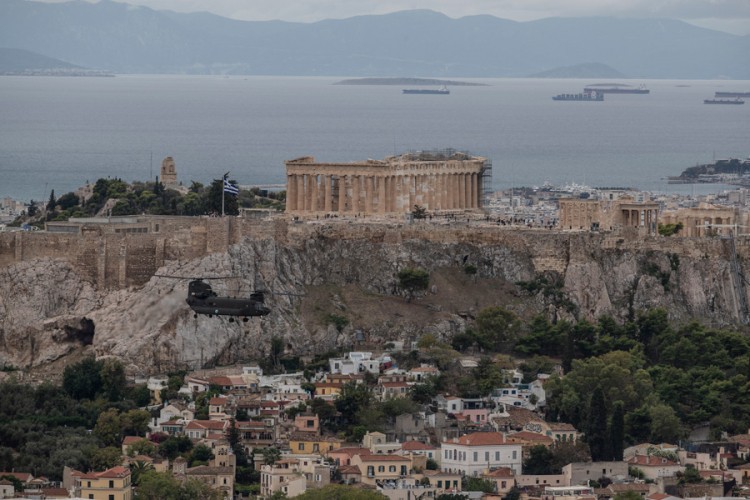 Grčka očekuje turiste, vakciniše sve turističke radnike