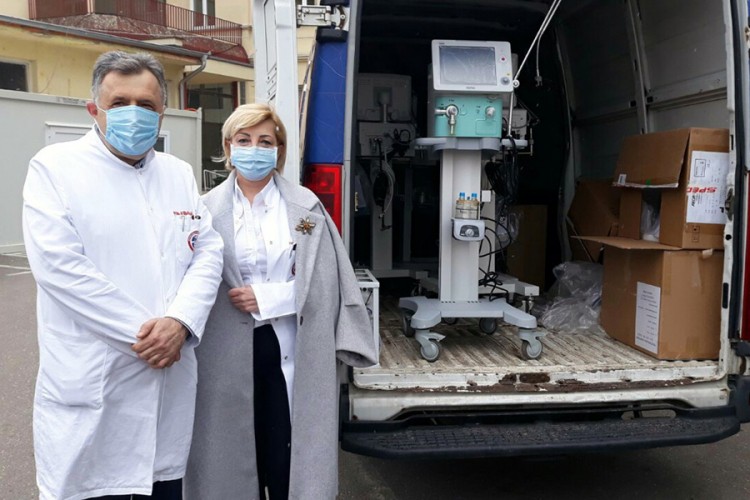 Bijeljinskoj bolnici uručeno sedam respiratora koji su donacija Vlade RS