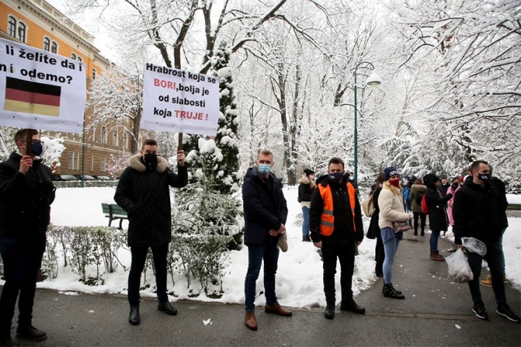 Protest studenata u Sarajevu: Gladni smo, pokušavaju nas utješiti krompirom