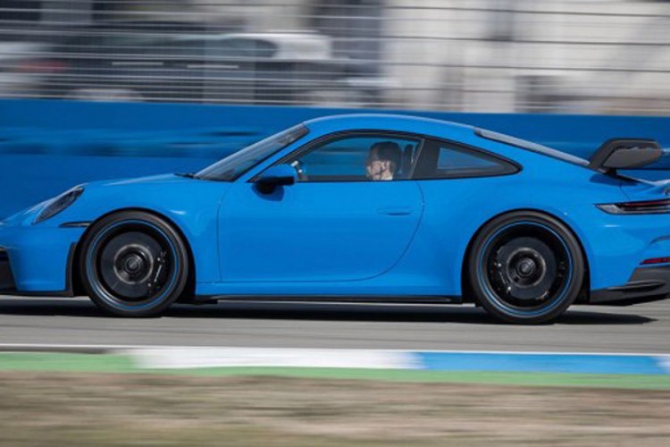Porscheom prešli 5.000 km vozeći konstantno 300 km/h
