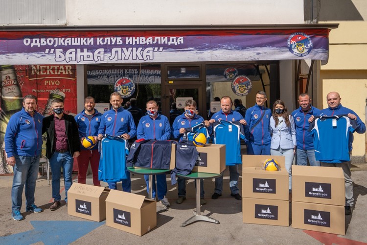 Grand trade donacijom sportske opreme podržao OKI Banjaluka