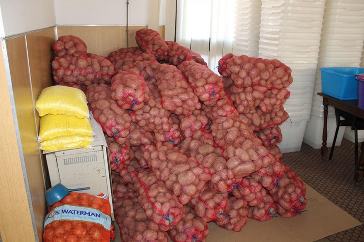 Poljoprivredna zadruga poklonila dvije tone krompira narodnoj kuhinji
