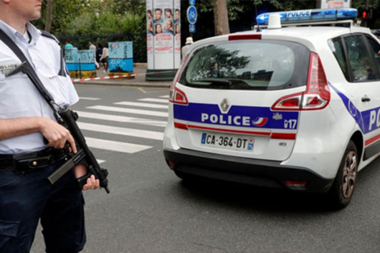 Pucnjava ispred bolnice u Parizu, najmanje jedna osoba ubijena