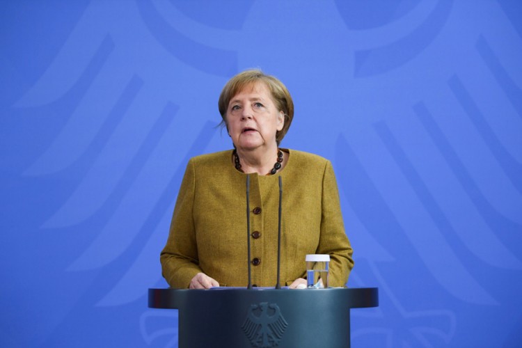 Merkel: Držaću se po strani u vezi s kandidatom za kancelara