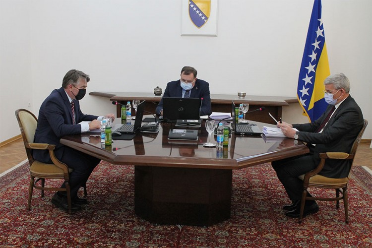 Komšić i Džaferović odbili Dodika za budžet
