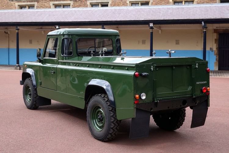 Princ Filip biće prevezen posebno naručenim Land Roverom