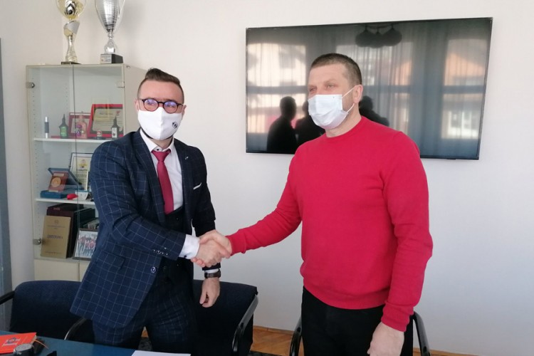 Potpisan ugovor o realizaciji projekta "Prijatelji porodice" u Petrovu