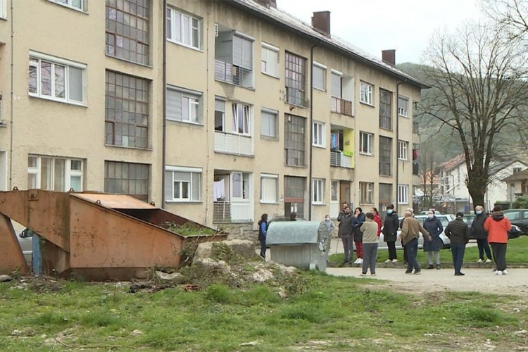 Stanari u Bihaću migrante nalaze i na svojim balkonima