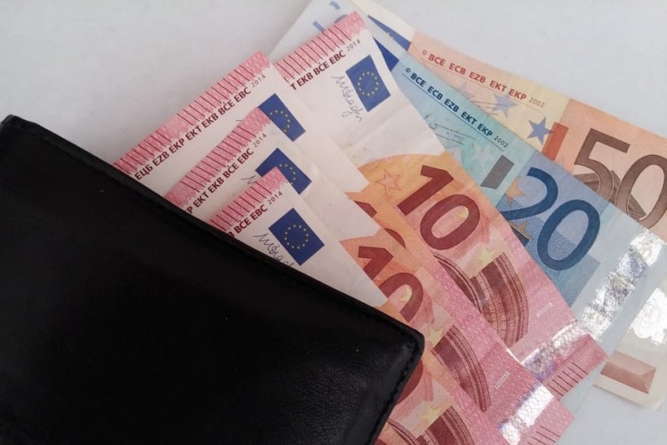 Prosječna februarska neto plata u Hrvatskoj 929 evra