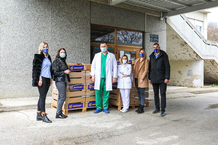 Mozzart podržao medicinare u Jajcu donacijom vitaminskih paketa