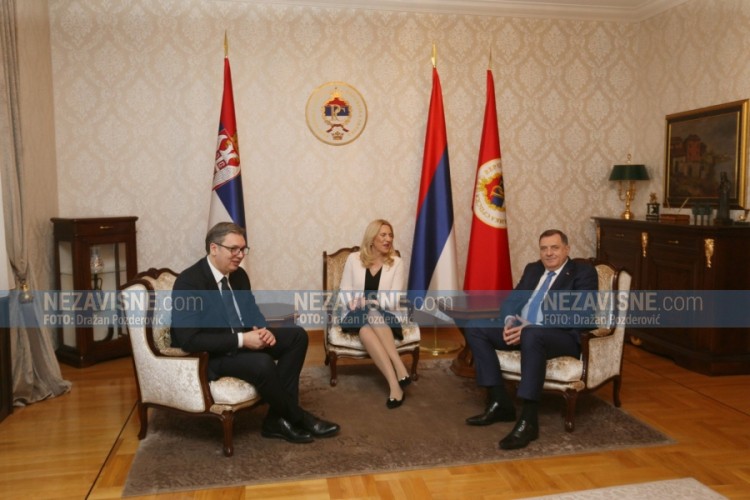 Vučić stigao u Banjaluku, počeo sastanak u Palati predsjednika