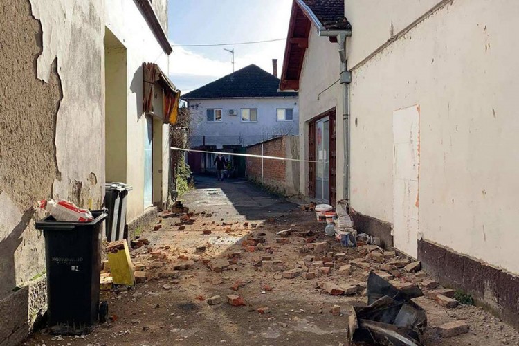Pomoć iz Srbije ide za porušene zidine, puteve, škole