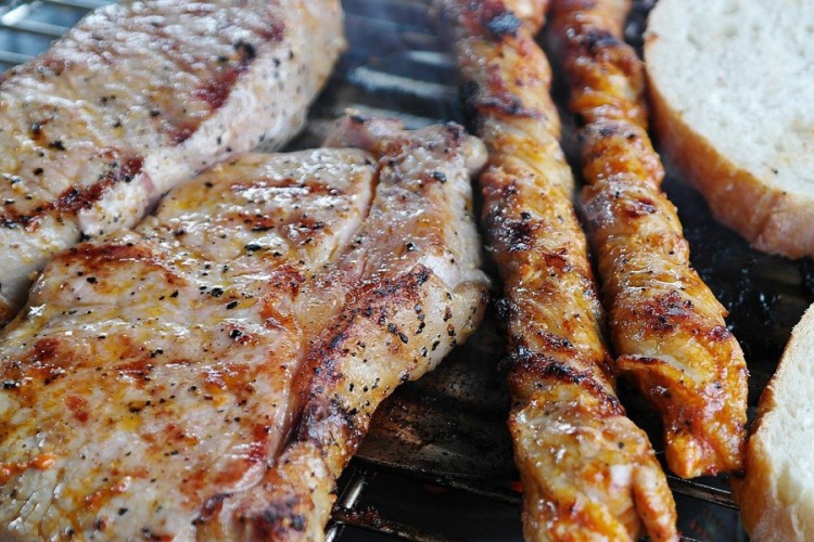 Pet grešaka zbog kojih meso sa roštilja ispada loše