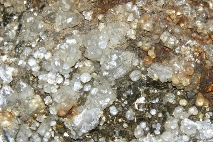 Srbija ima stotine milijardi evra u rezervama mineralnih sirovina