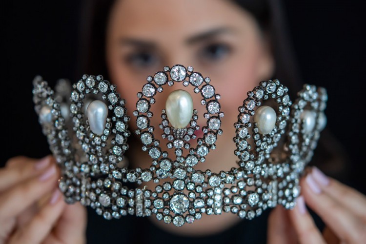 Kome će pripasti tijara španske kraljice, početna cijena milion dolara