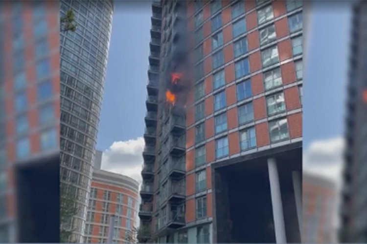 Požar u Londonu, vatru gasi 125 vatrogasaca