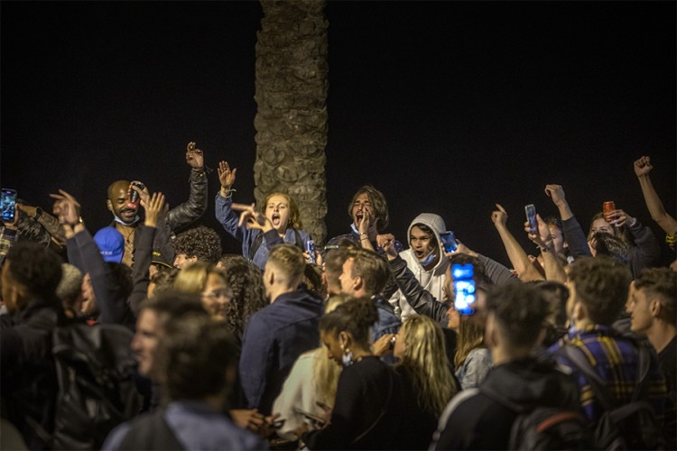 Veselje na ulicama nakon ukidanja vanrednog stanja u Španiji