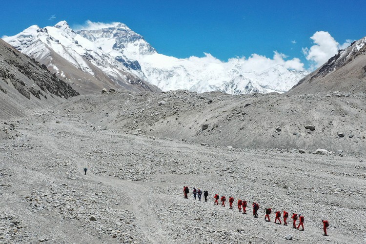 Kina pravi granicu na Mont Everestu zbog kovid-19