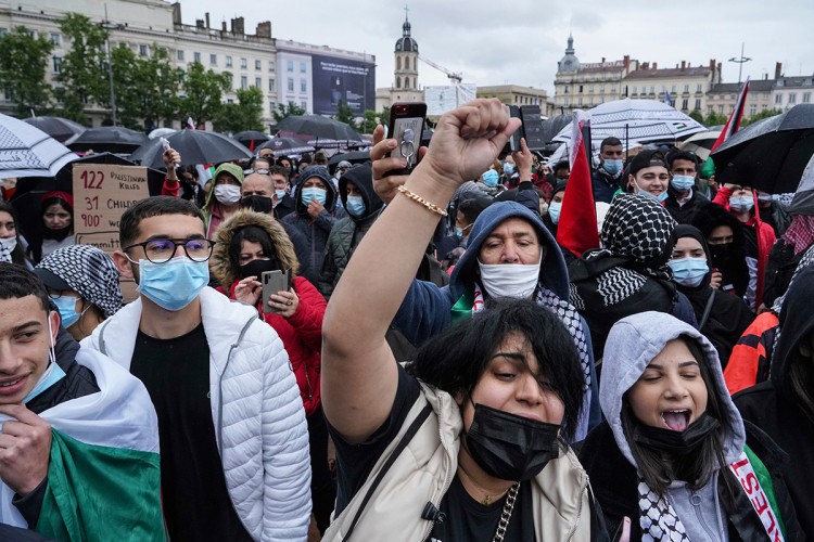 Protesti podrške Palestincima širom Evrope, u Parizu suzavac
