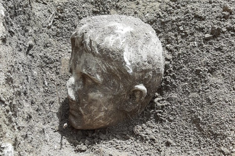 U Italiji pronađena statua stara 2.000 godina