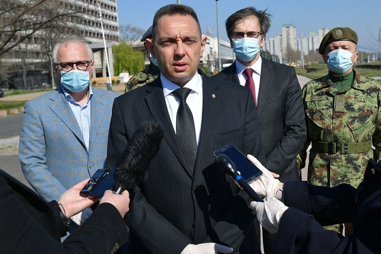 Vulin: Ne mogu da kažem da je Vučić potpuno bezbedan