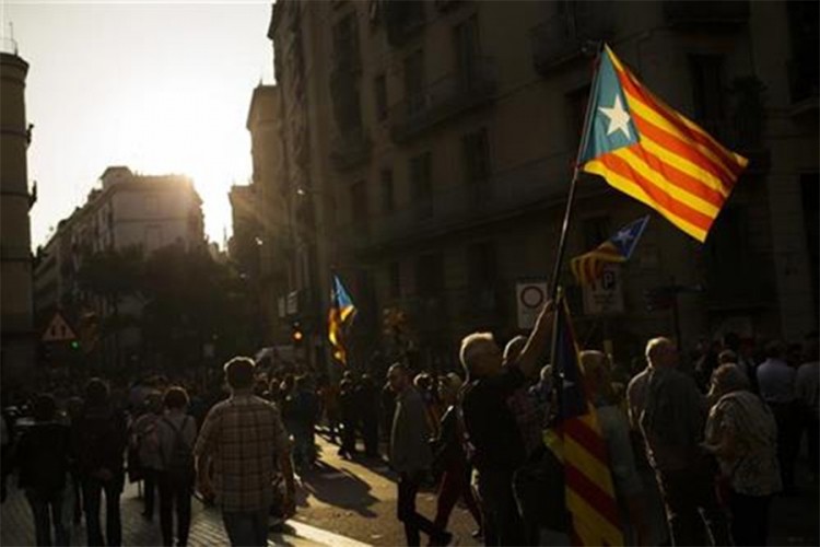 Anketa: Katalonci žele da ostanu u Španiji