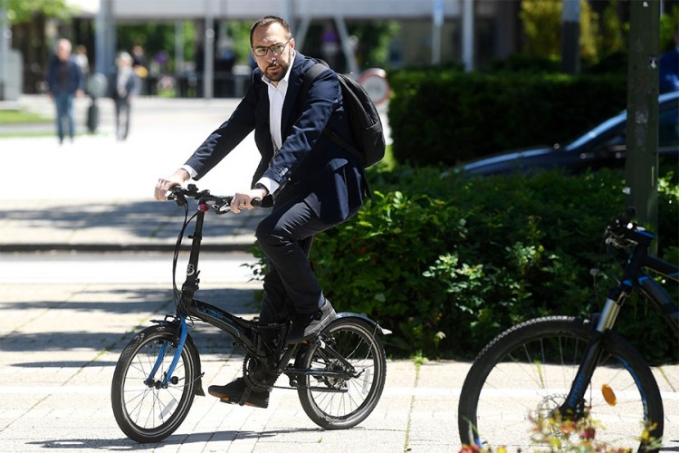 Tomašević na pres-konferenciju došao biciklom
