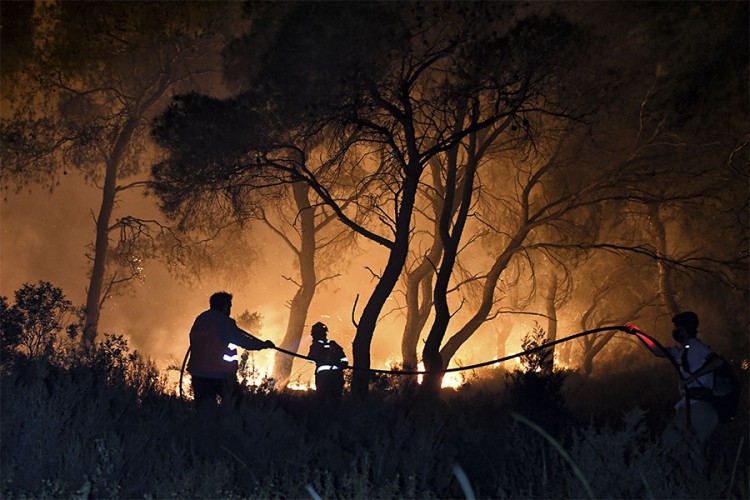 Požar na Peloponezu, 300 ljudi preventivno evakuisano