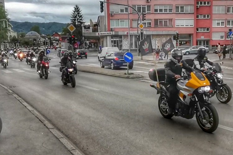 Defile motociklista od Laktaša do Banjaluke: "Pogledaj dva puta - spasi život"