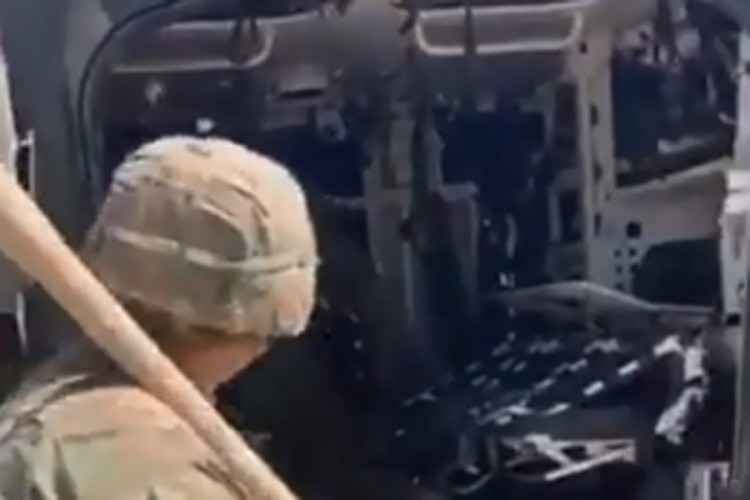 Urnebesan snimak: Rakun natjerao američke vojnike na "povlačenje"