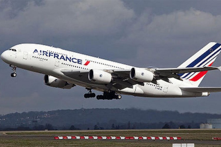 Istraga zbog potencijalne bombe u avionu Er Fransa